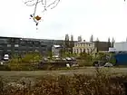Am Pankepark mit ersten Wohnhäusern und dem Hkw