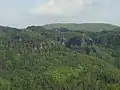 Blick vom Gipfel zum Großen Dom mit Großem Winterberg im Hintergrund