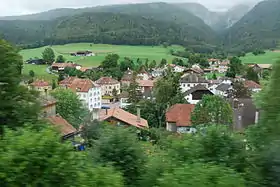 Villeret vom Zug aus fotografiert