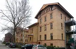 Die zwei erhaltenen Wohngebäude des Waisenhauses, 2011