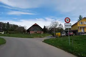 Ortseingang von Wallenried, von Villarepos her kommend