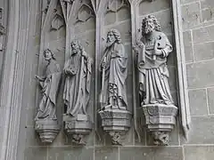 Figurengruppe am Westportal