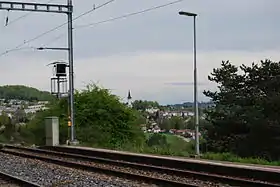 Villars-sur-Glâne, aufgenommen mit Teleobjektiv vom Bahnhof Matran