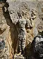 Stuckrelief am Sockel der Chedi