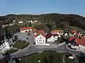 Luftbild Alte Schule mit Frauensee im Hintergrund