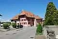 Stattliches Bauernhaus im Dorfzentrum