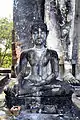 Statue eines Sukhothai-Buddhas vor Phra Attharot