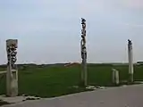 Skulpturen aus alten Dalben