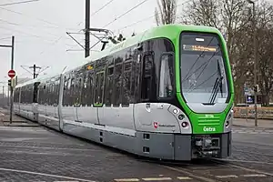 Ein Zug aus TW-3000-Wagen bei seiner ersten Fahrt im Linienbetrieb am 15. März 2015 am Allerweg.