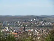 Blick auf den Rodenhof mit St. Johann im Vordergrund