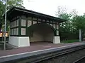 Saniertes War­te­häus­chen an der Station „Schlagmühle“ (Rosa-Luxemburg-Straße)