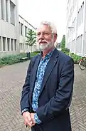 Die Arbeiten Frans Veras (2016) unter anderem im niederländischen Schutzgebiet Oostvaardersplassen (2008) nahe Amsterdam inspirierten den Ansatz hinter dem Knepp Wildland