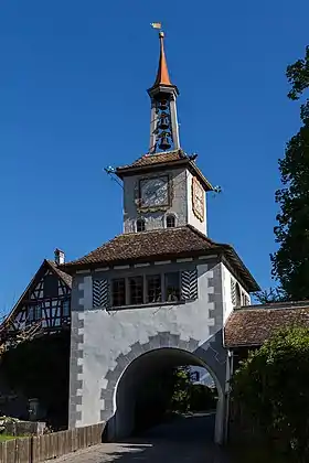 Tortürmli mit zeitgenössischem Uhrwerk