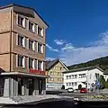 Raiffeisen, Brunnen und Post