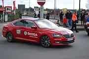 Škoda Superb III beim Radrennen Liège-Bastogne-Liège 2017