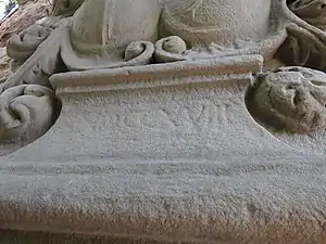 Sockel des Wappensteins