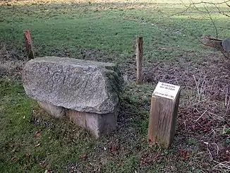 Ein Gedenkstein aus dem Jahr 1784 markiert die Mündung der Exbek