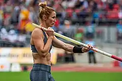 Carolin HingstRang neun mit 4,45 m