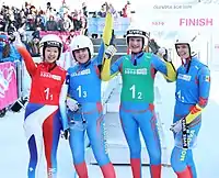 Marius Goncear, Adriana Adam und Aliona Busuioc zusammen mit Yuki Ishikawa