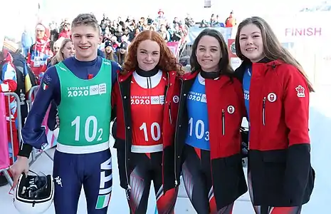 Alex Gufler mit Kailey Allan, Caitlin Nash und Natalie Corless