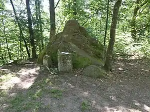 Fernwanderweg Donnersberg–Donon am Schlossberg unmittelbar an der deutsch-franzözischen Grenze