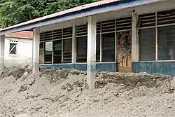 Der Schlamm der Überschwemmung von 2021 reichte bis zu den Fenstern der Grundschule