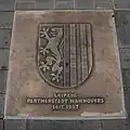 Wappen von Hannovers Partnerstadt Leipzig, bei Georgstraße 30 in Pflaster eingelassen