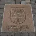 Wappen von Hannovers Partnerstadt Poznań, bei Georgstraße 30 in Pflaster eingelassen