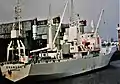 Emanuel C löscht in Hamburg Bananen
