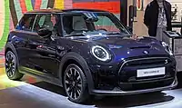 Mini Electric ohne vollständig schwarze Kühlergrilleinfassung(2021–2023, hier auf der IAA 2021)