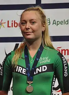 Lara Gillespie mit der Silbermedaille in derEinerverfolgung bei der U23-EM 2021