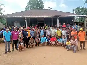 Versammlung in der Aldeia Caisoru