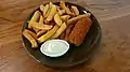 Pommes frites mit Rindfleisch-Krokette, Niederlande