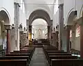 Innenansicht St. Georg mit Säulenreihen