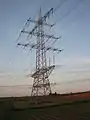 Kreuzung der 220-kV-Leitung Neckarwestheim-Kornwestheim, auf deren Maste sich auch die Stromkreise der 110-kV-Bahnstromleitung Neckarwestheim-Zazenhausen befinden mit der 220-kV-Drehstromleitung Hoheneck-Winnenden/ Wendlingen