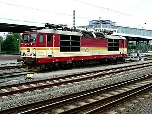 371 005 in Dresden Hauptbahnhof (2017)