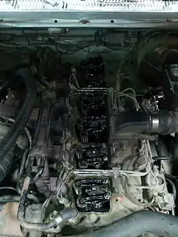 5,9-Liter-Motor, Ventildeckel entfernt(Motor mit Ladeluftkühler)