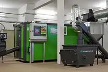 Hackschnitzelheizung mit Emissionstechnik in einer Heizzentrale