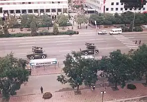 Zwei HQ-7A-Starter-Fahrzeuge in Peking im Jahr 1999