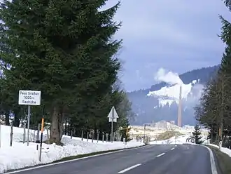 Pass Grießen, Passhöhe, Blick nach Westen zur Magnesit-Hütte in Hochfilzen