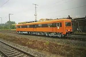 708 324 auf der ersten Probefahrt nach dem Umbau im Bahnhof Wittenberge, schön zu sehen der längs eingebaute Kühler (Motorkühlwasser, Motoröl und Ladeluftkühlung)