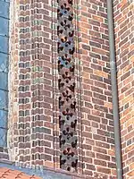 Fenstergewände und Blendmaßwerk