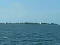 Der nördliche Teil von Fleming Key und die Fleming Key Bridge, von Osten gesehen.