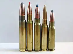 Von links nach rechts:9,3 × 62 mm.30-06 Springfield (7,62 × 63 mm)8 × 57 mm IS6,5 × 55 mm7,62 × 51 mm NATO
