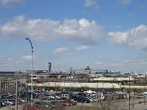 Bahnhof und Flughafen in Dorval