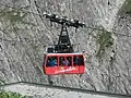 Kabine der bis 2019 bestehenden Lünerseebahn kurz vor Erreichen der Bergstation bei der Douglasshütte