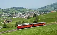 Historischer BCe 4/4 30, im Hinter­grund Appenzell