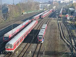Abstellgleise mit neuer Halle für Waschanlage rechts