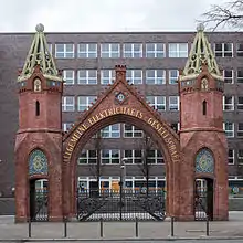Werk Brunnenstraße: „Beamtentor“, Brunnenstraße 107a; 1897 von Franz Schwechten