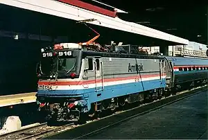 AEM-7 916 in der Union Station, Washington, D.C., noch in alter Lackierung. Die
Maschine wurde später in eine AEM-7AC umgebaut.